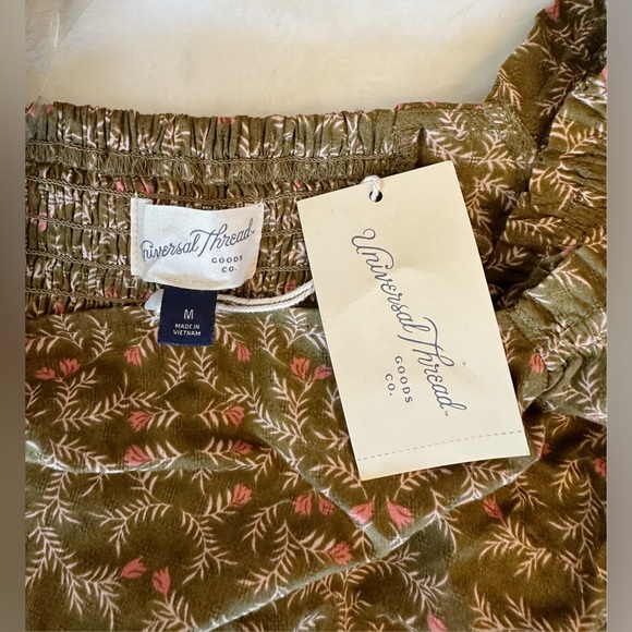 Universal Thread green Floral Balloon
Sleeve Shift Dress Size Medium - Picture 8 of 13